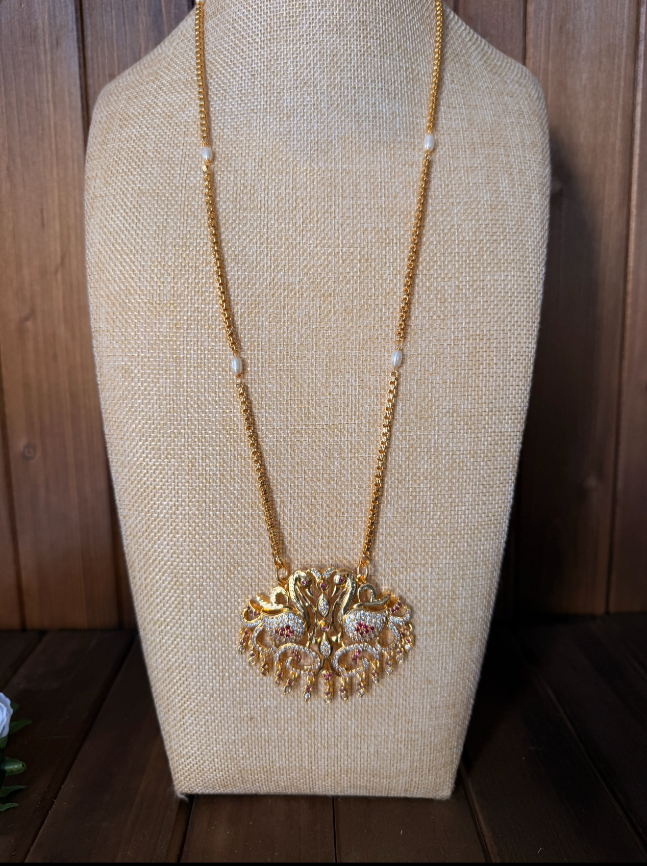 Impoun Swan Pathakam Necklace