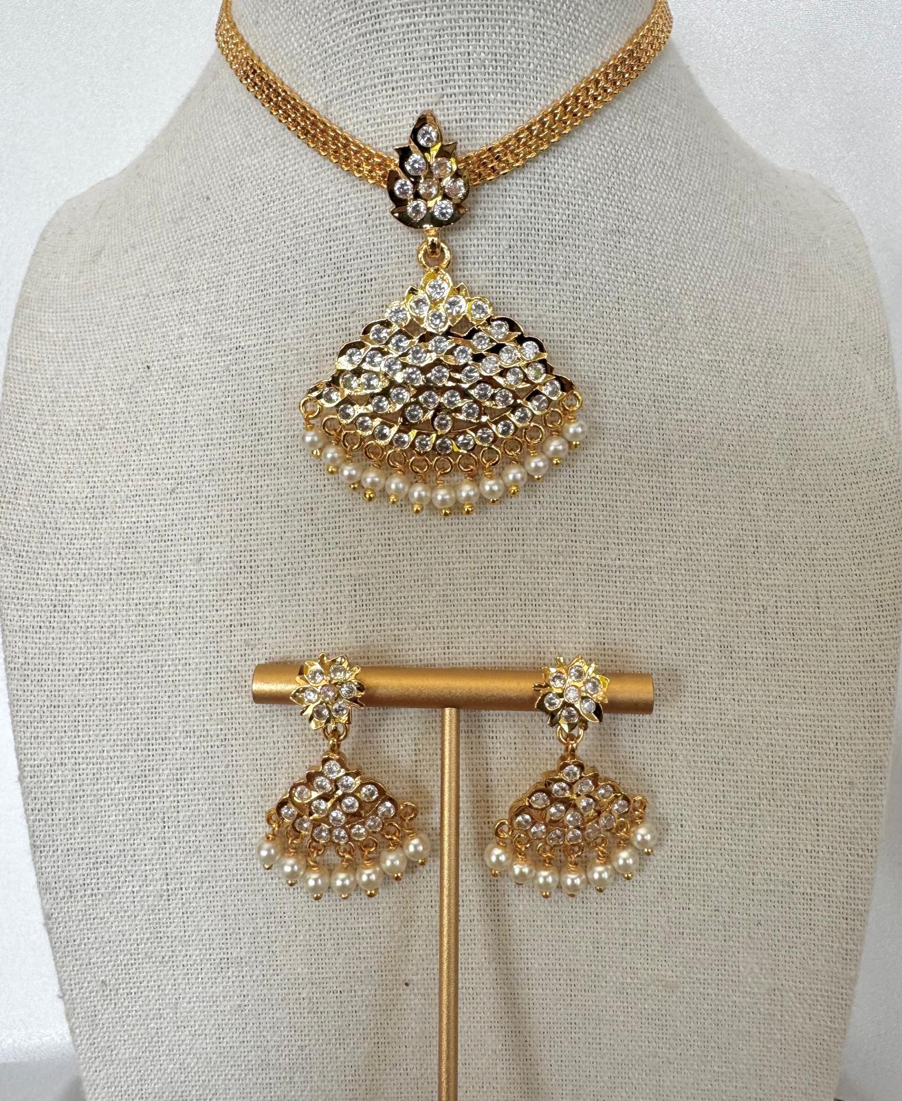 Impoun Kettipuran Necklace Set