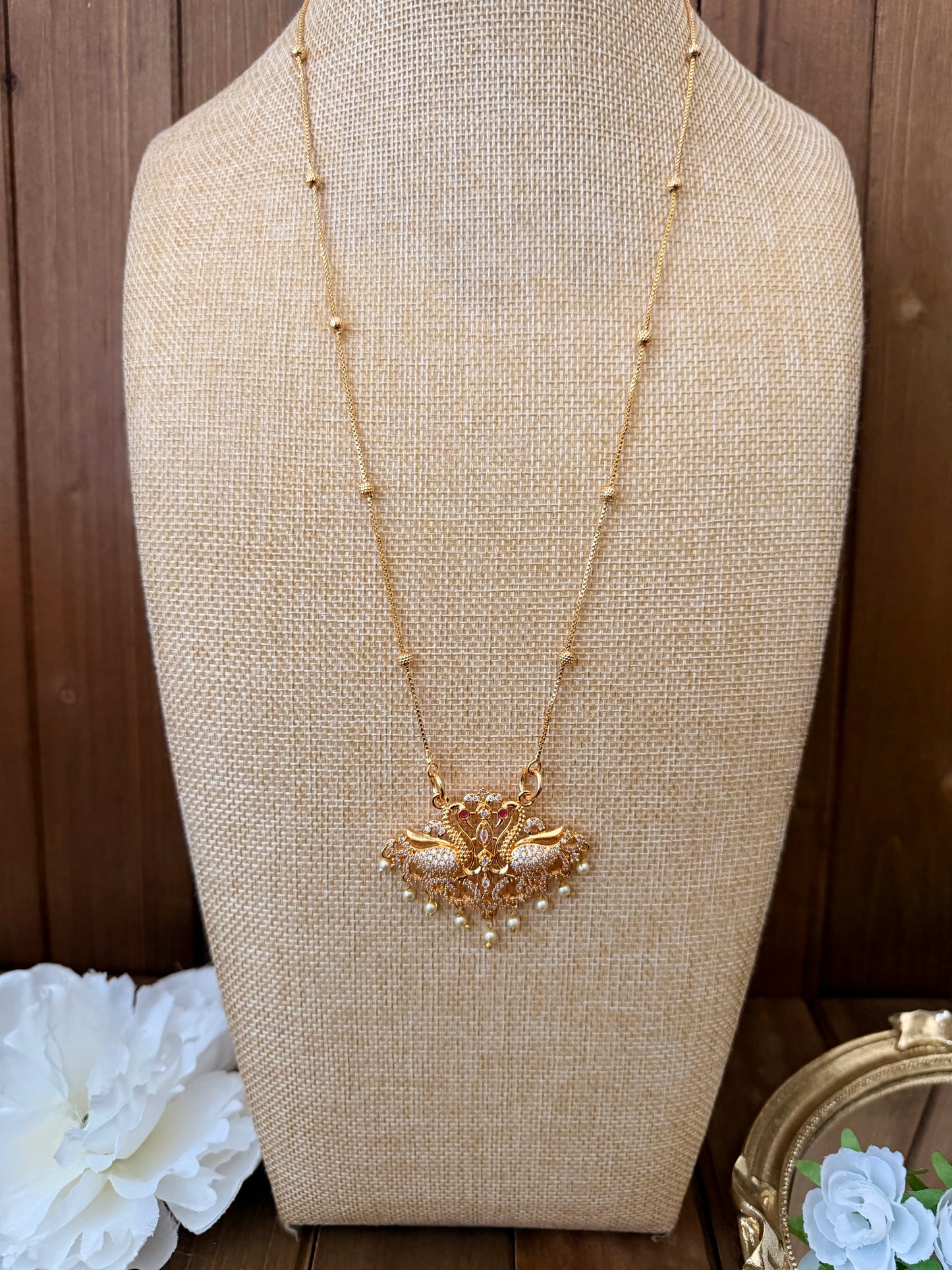 Dainty Swan Pathakam Necklace