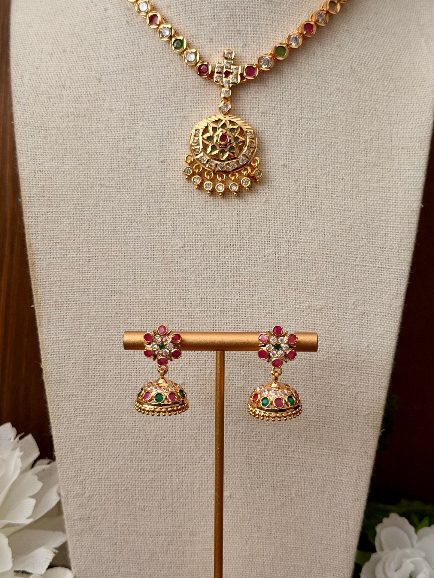 Impoun Necklace Set
