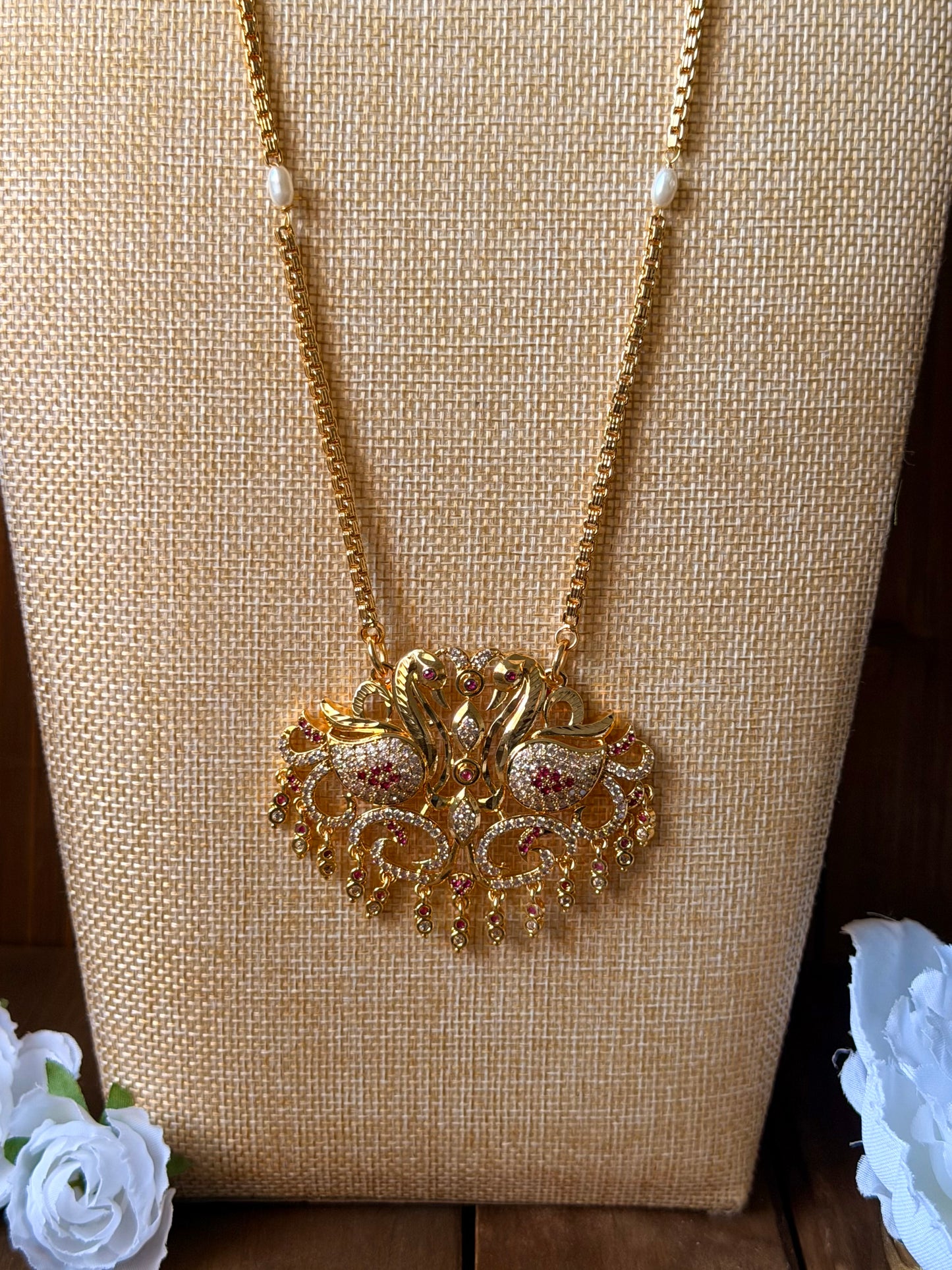 Impoun Swan Pathakam Necklace