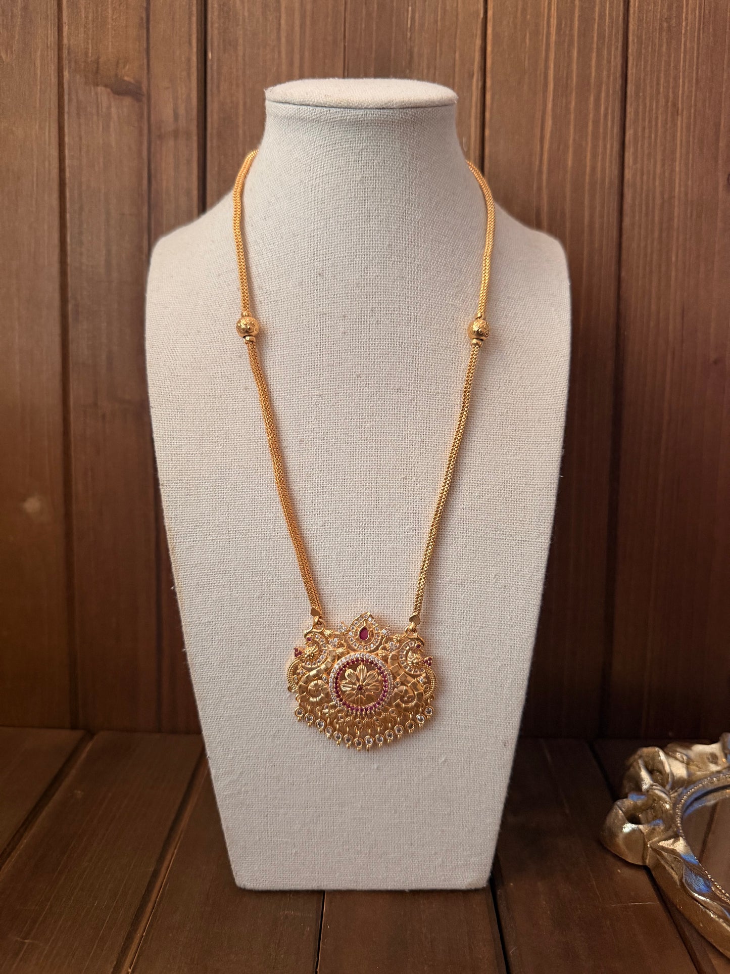 Mid Length Impoun Necklace