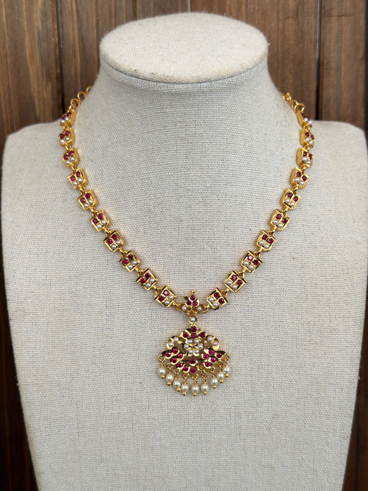 Magenta Impoun Necklace