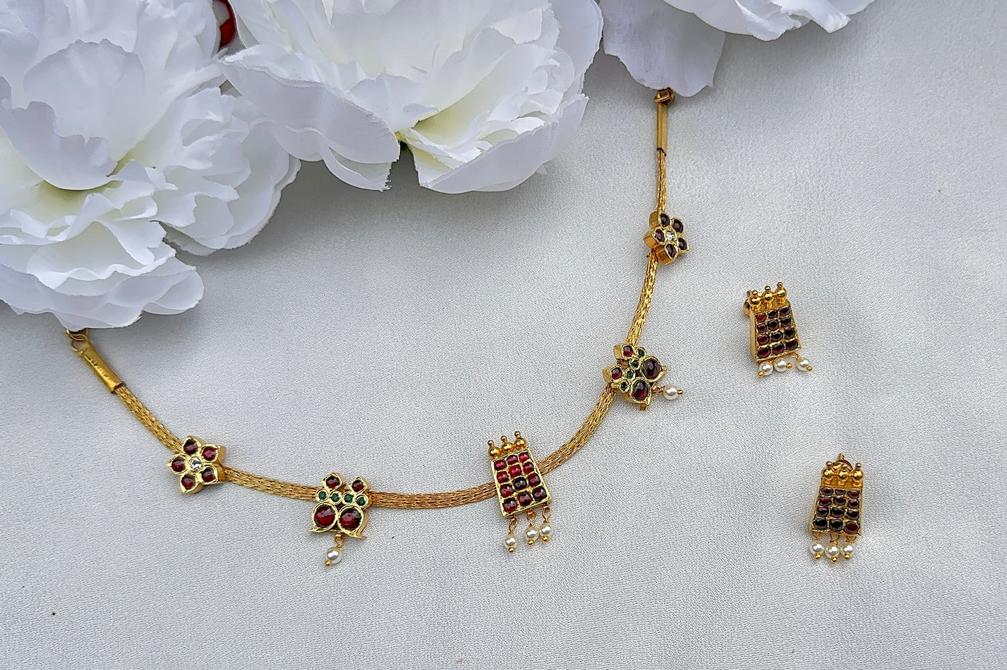 Araku Necklace with Earrings