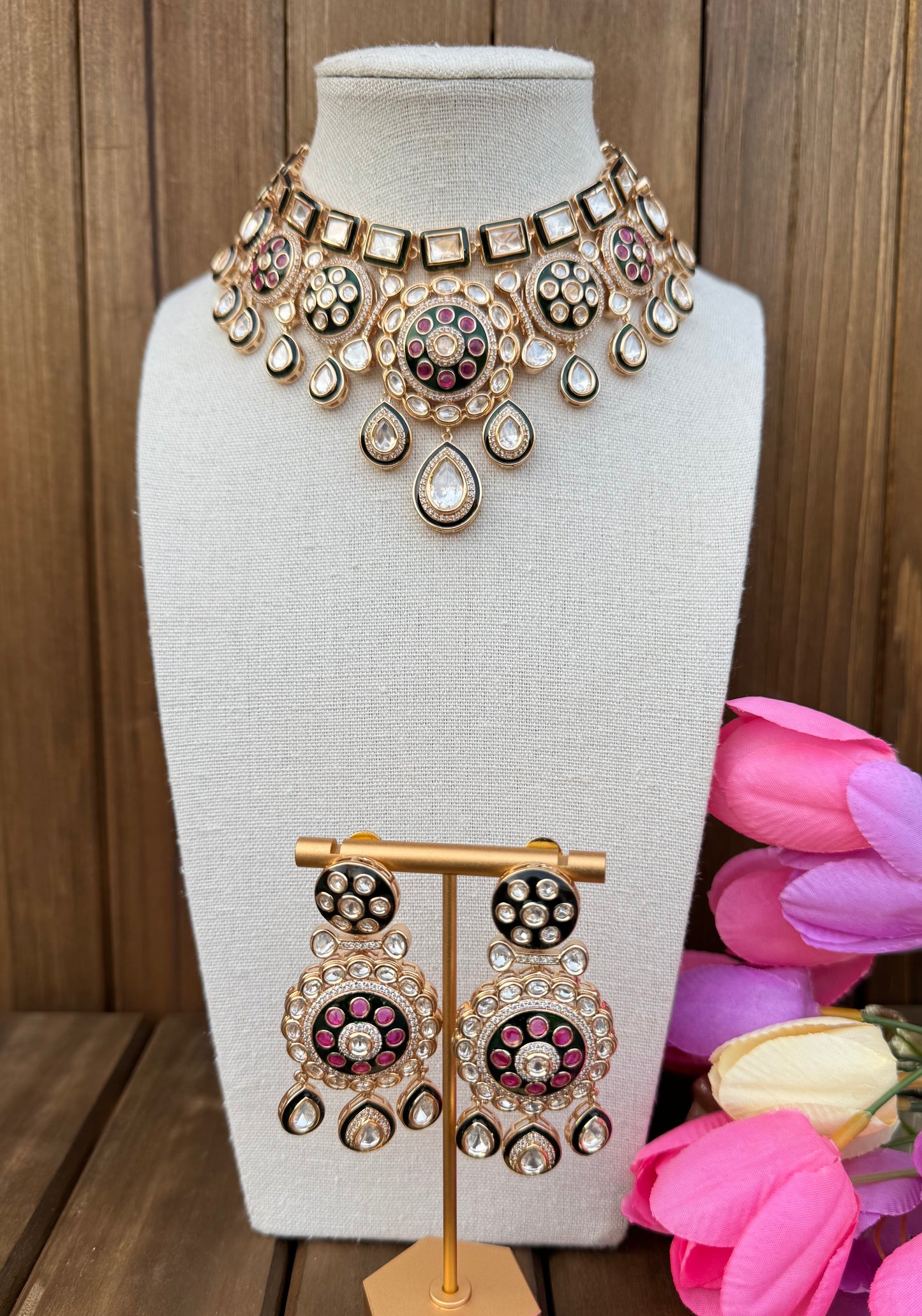 Statement Choker Set