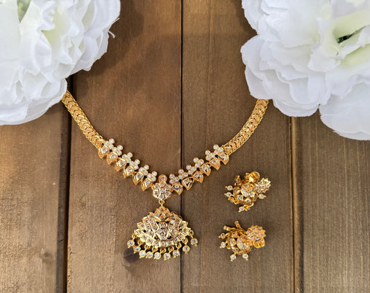 Impoun Necklace Set