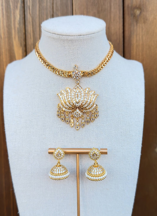 Lotus Impoun Necklace Set
