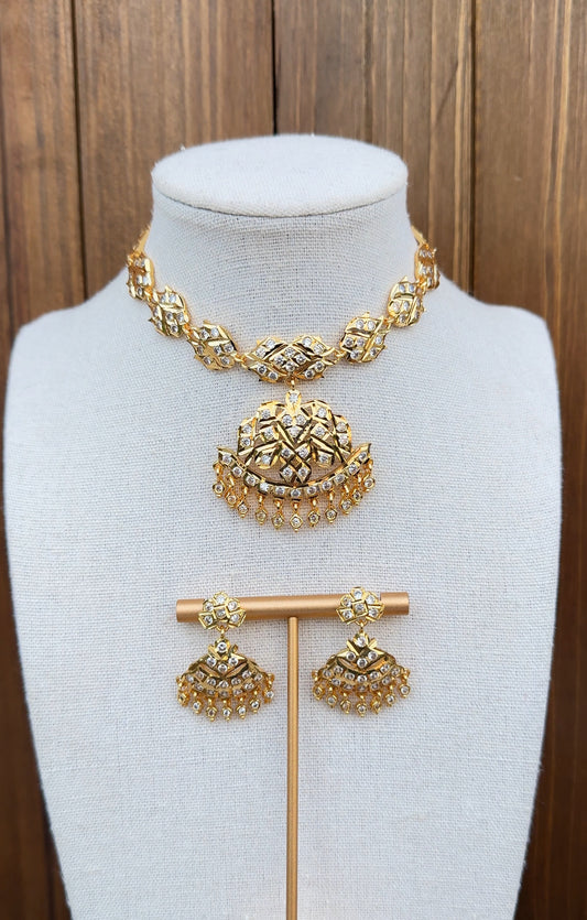 Impoun Necklace Set