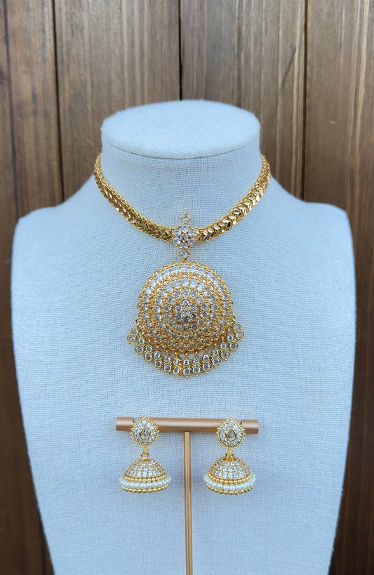 Impoun Necklace Set