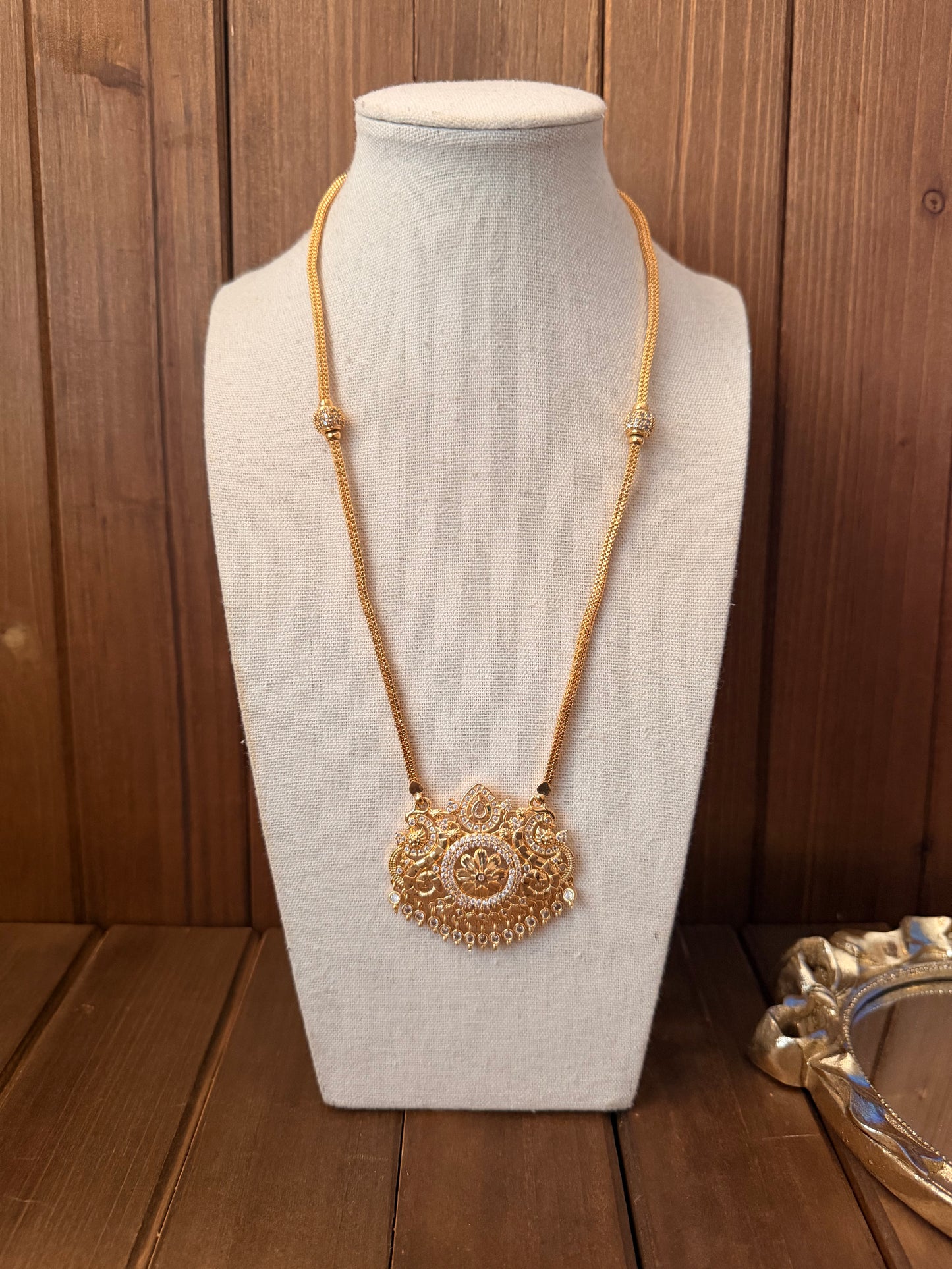 Mid Length Impoun Necklace