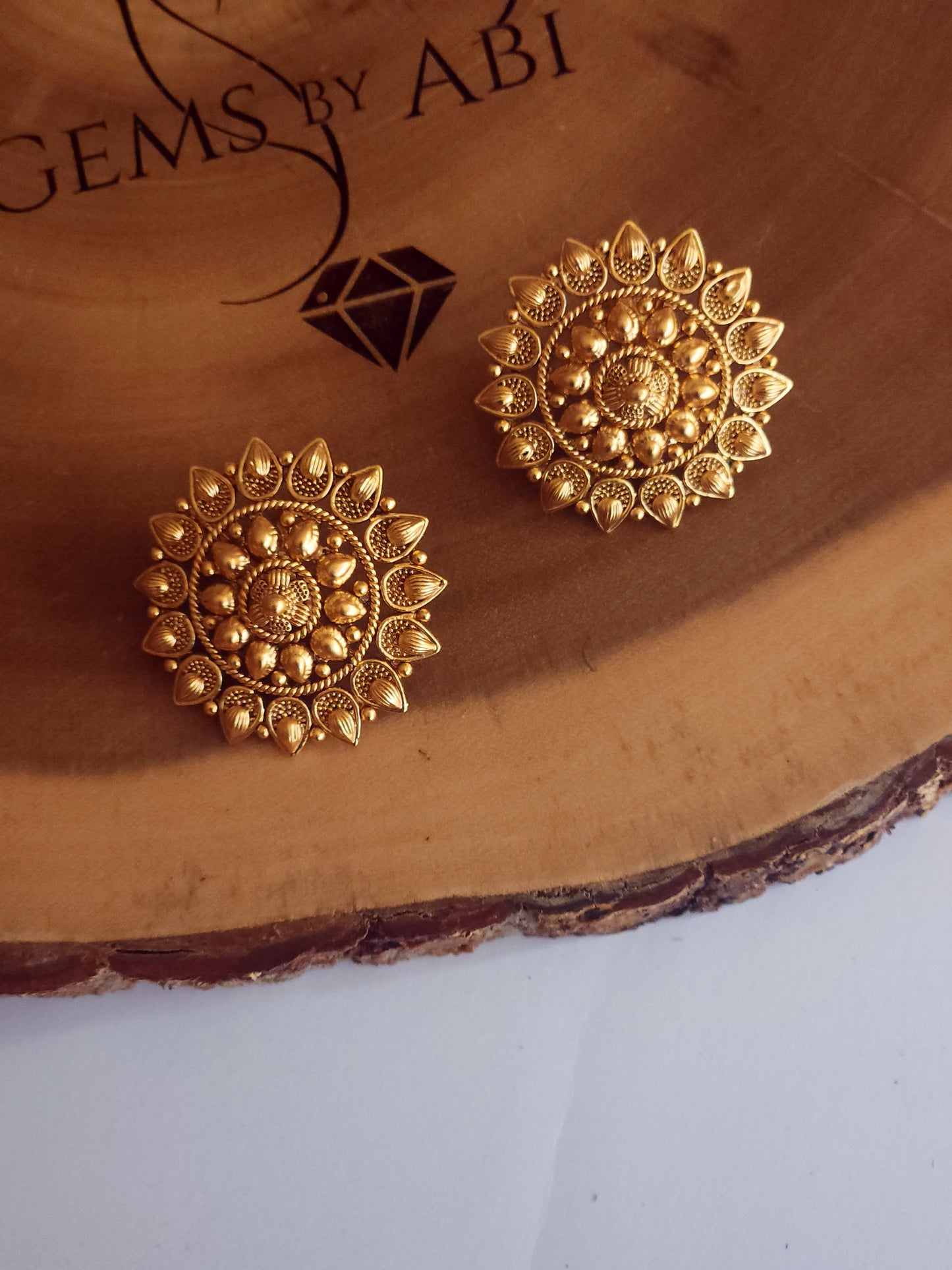 Statement Temple studs