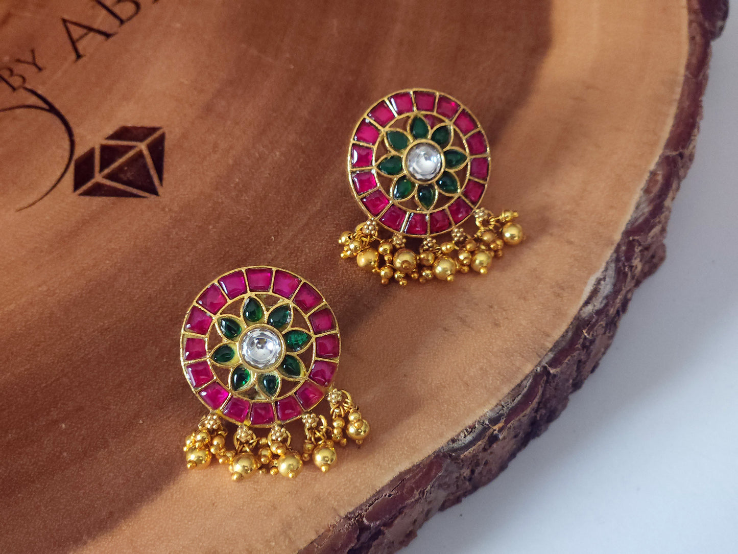 Jadau statement stud