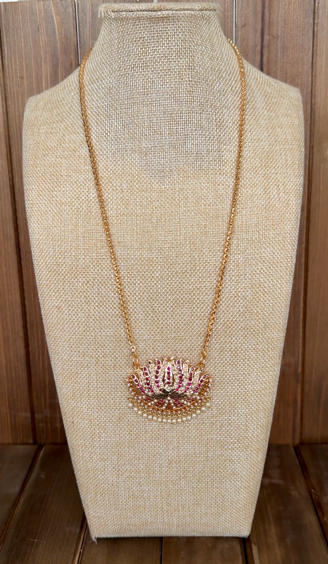 Impoun Long Chain Lotus Pathakam