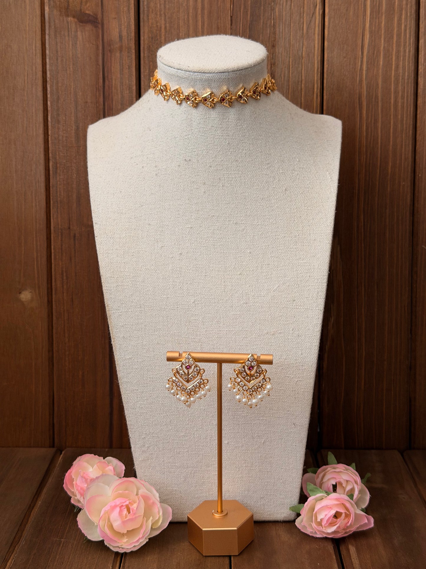 Impoun Choker Set - white and ruby combination