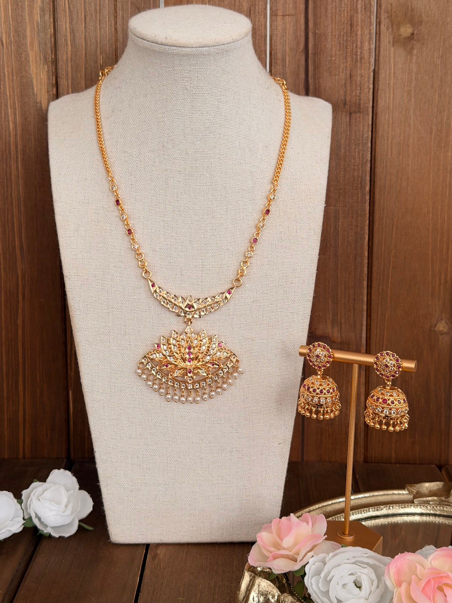 Impoun Necklace Set