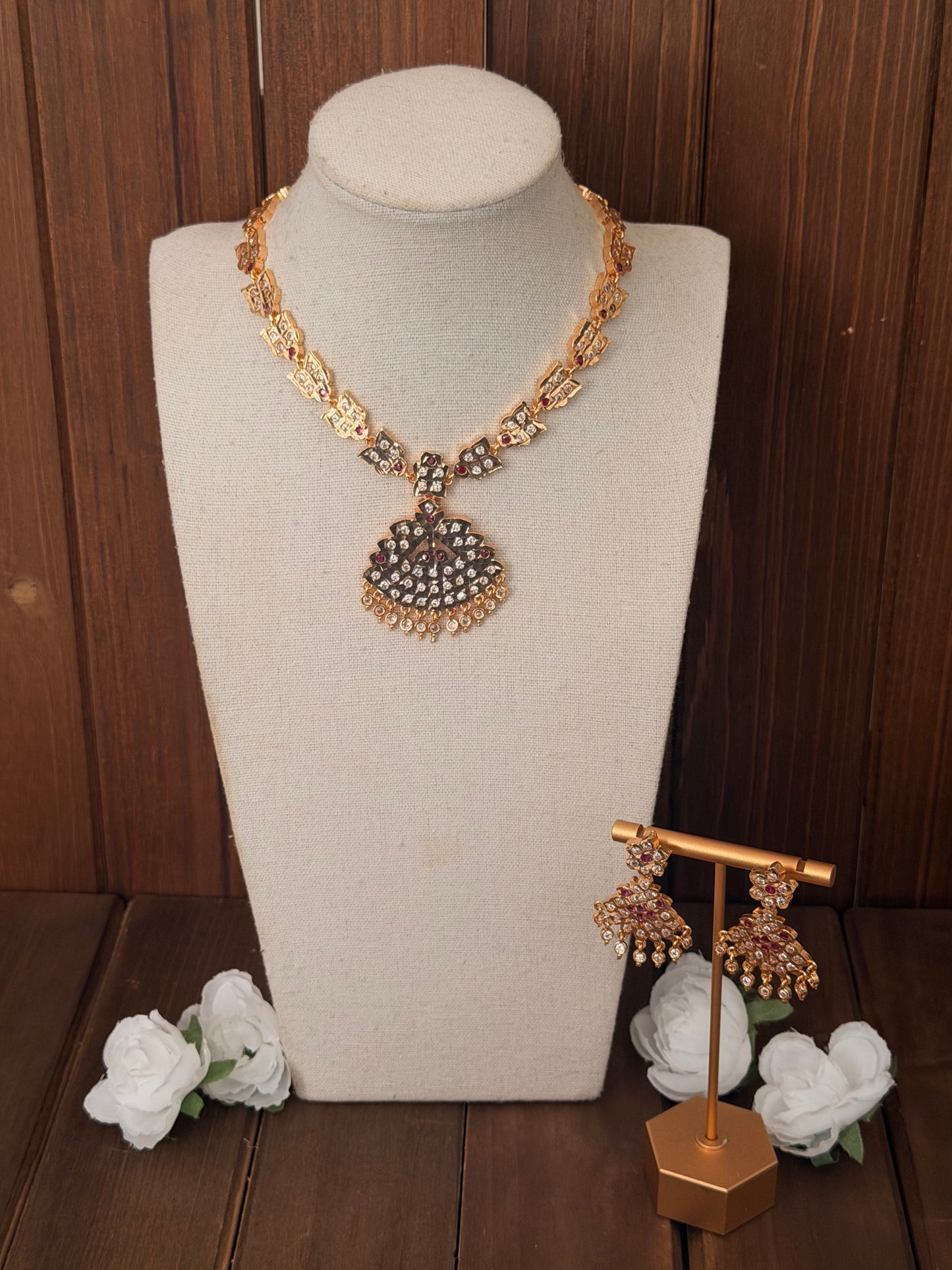 Impoun Magenta Necklace Set