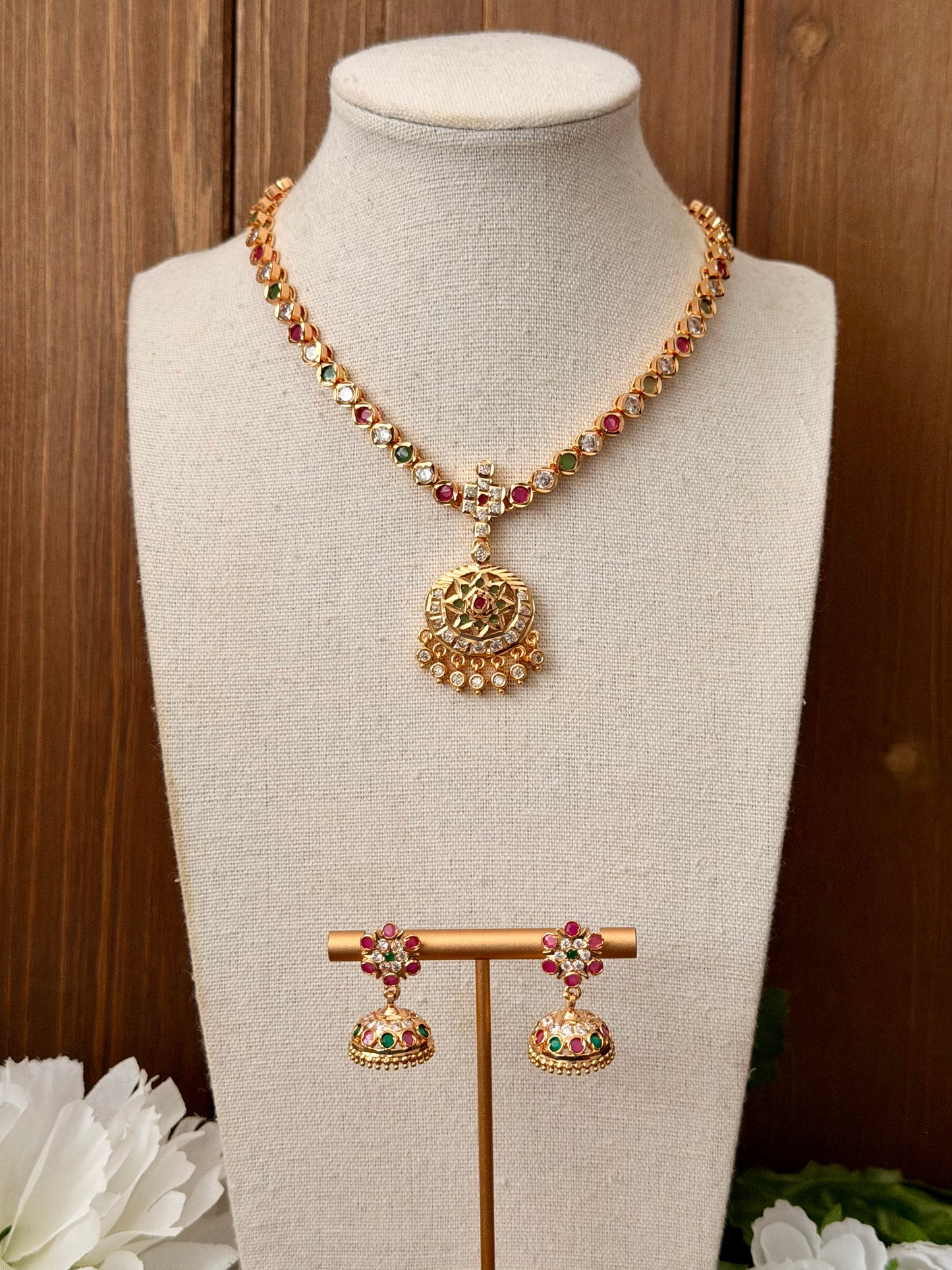 Impoun Necklace Set
