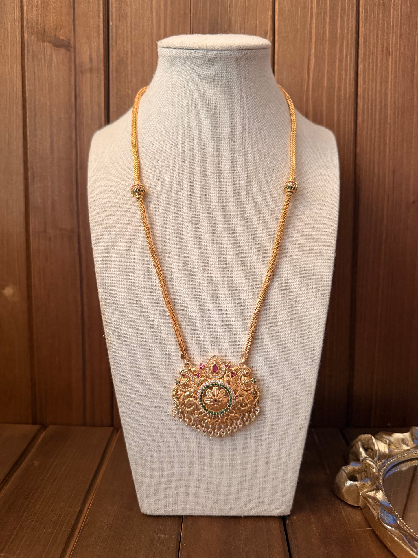 Mid Length Impoun Necklace