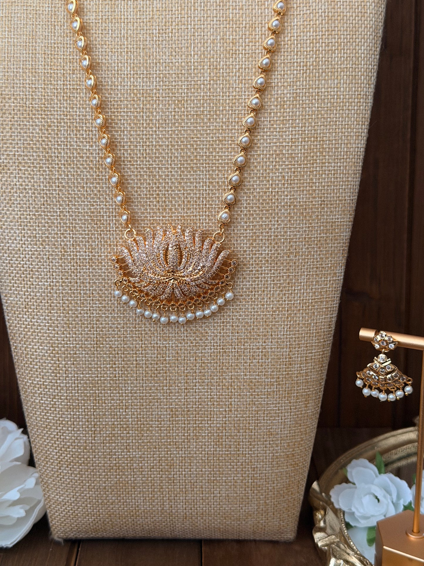 Impoun Pathakam Necklace Set