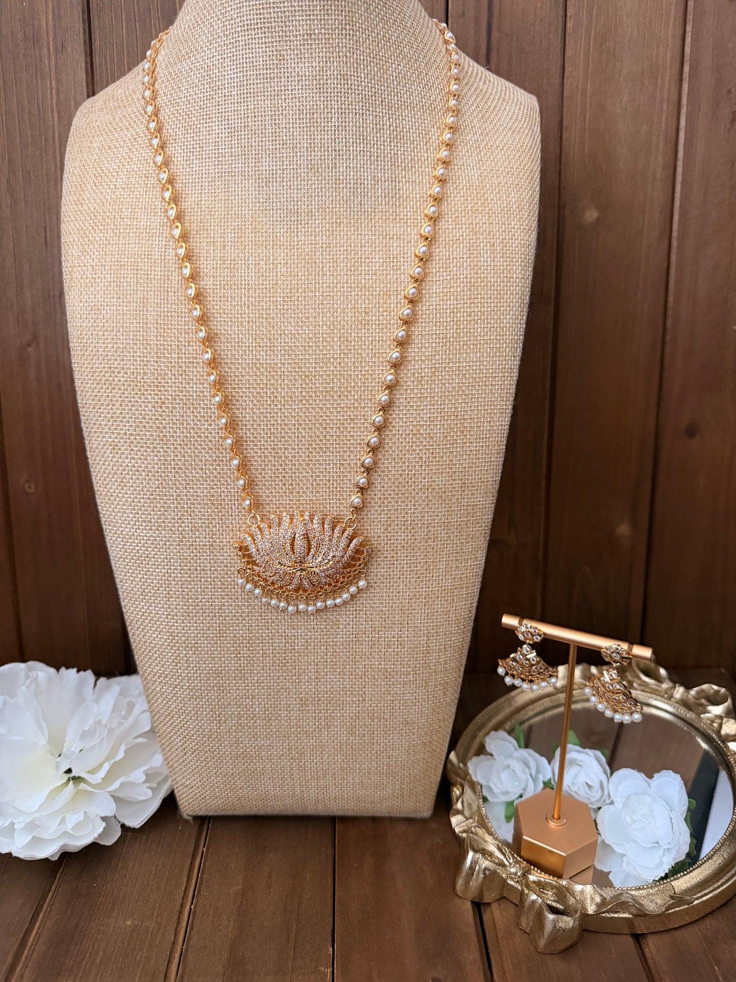 Impoun Pathakam Necklace Set