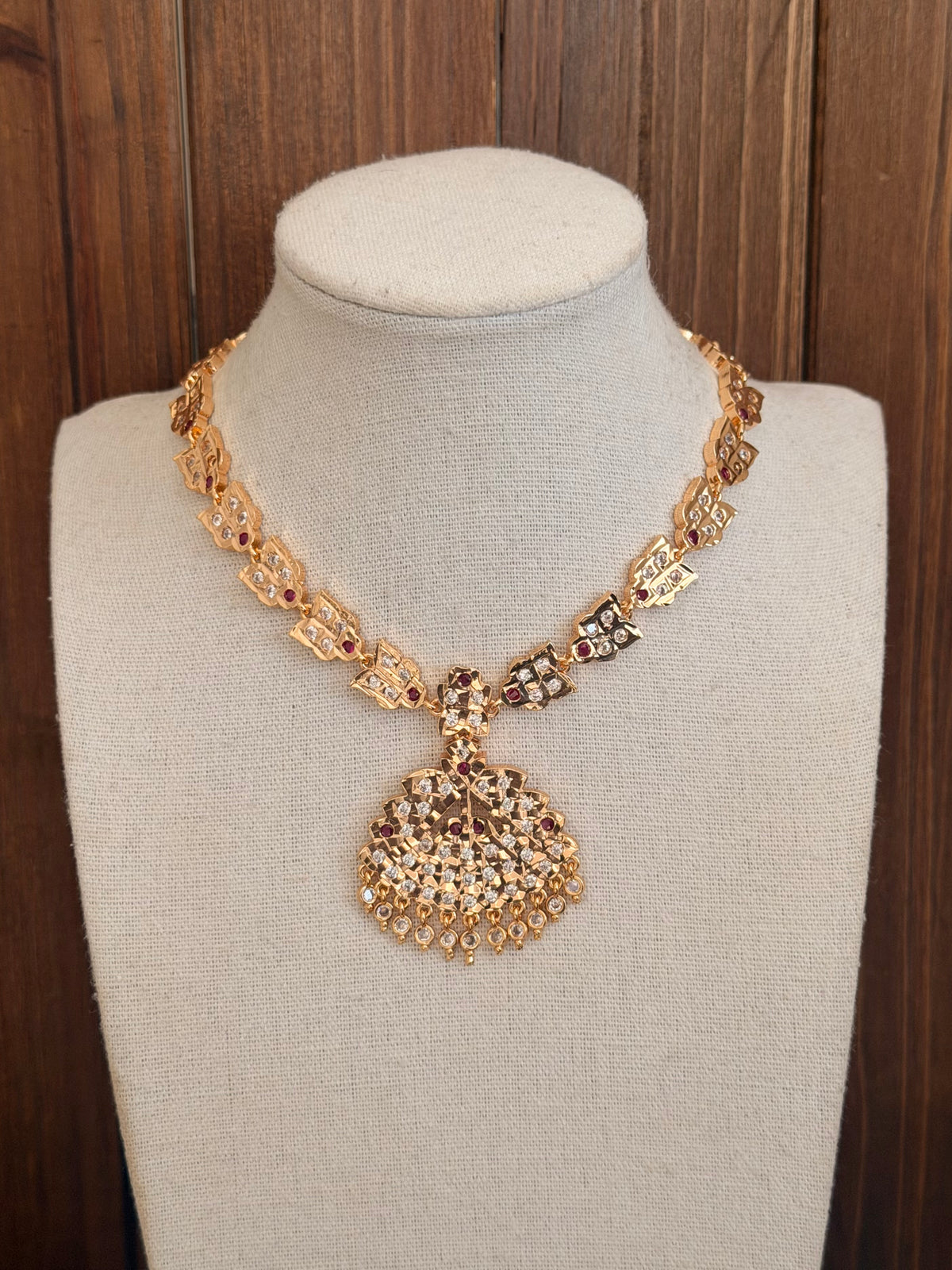 Impoun Magenta Necklace Set