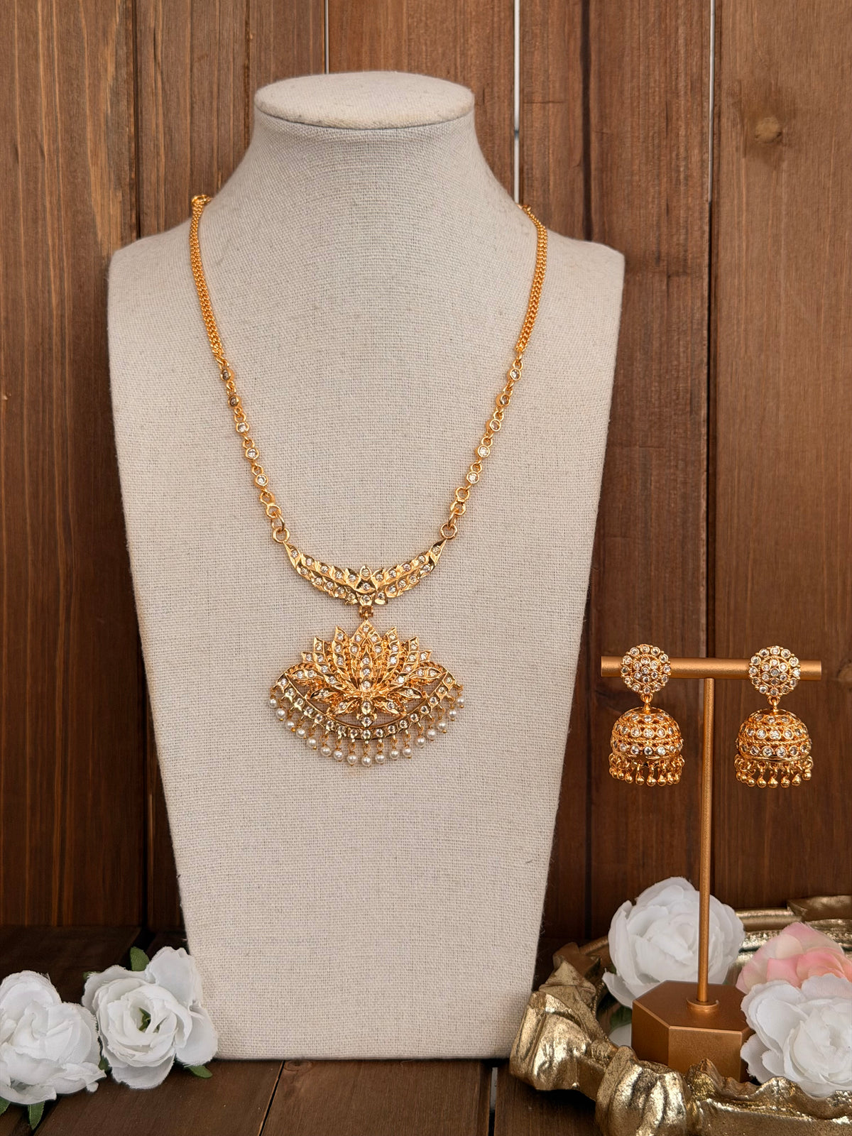 Impoun Necklace Set