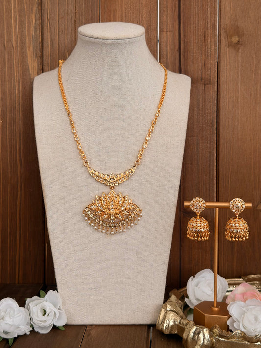 Impoun Necklace Set