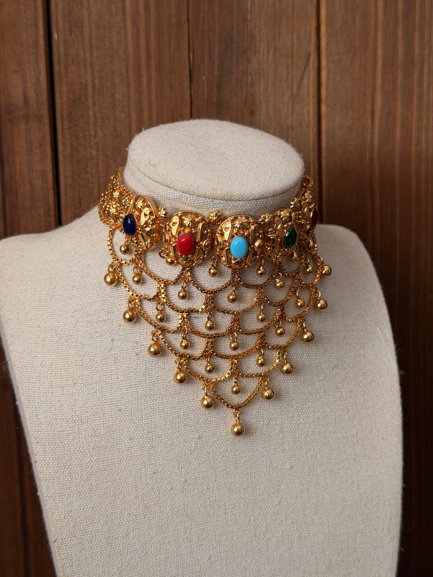 Silver based choker set