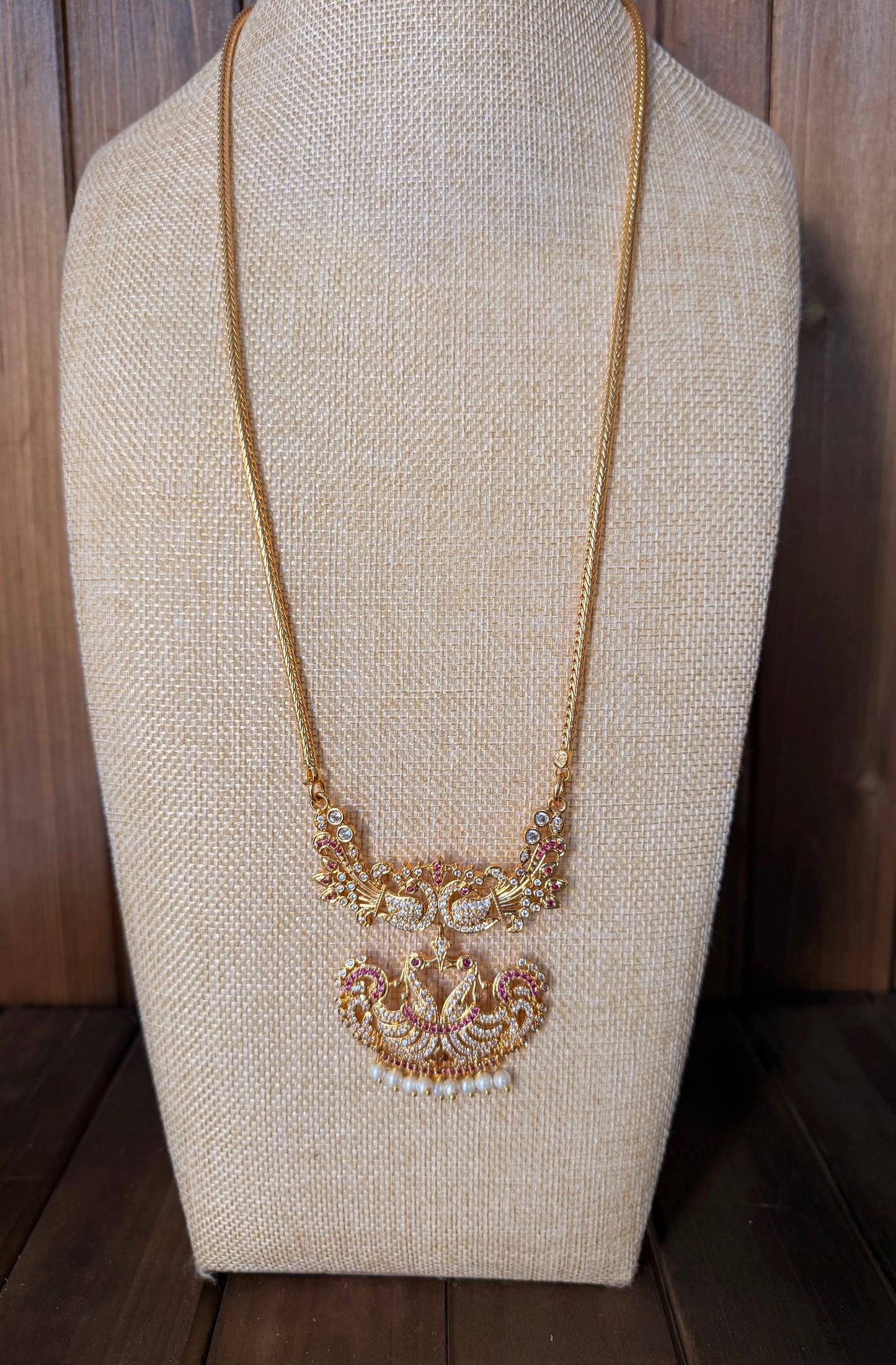Impoun Swan Pathakam Necklace
