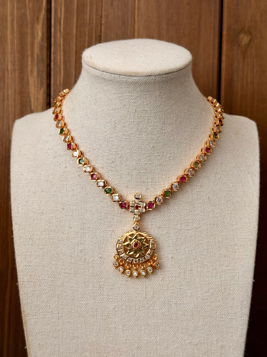 Impoun Necklace Set