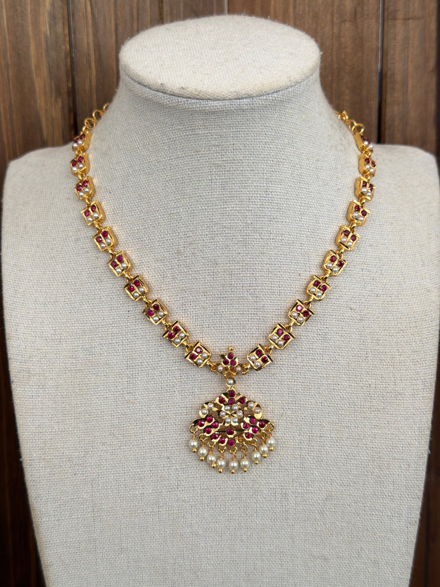 Magenta Impoun Necklace