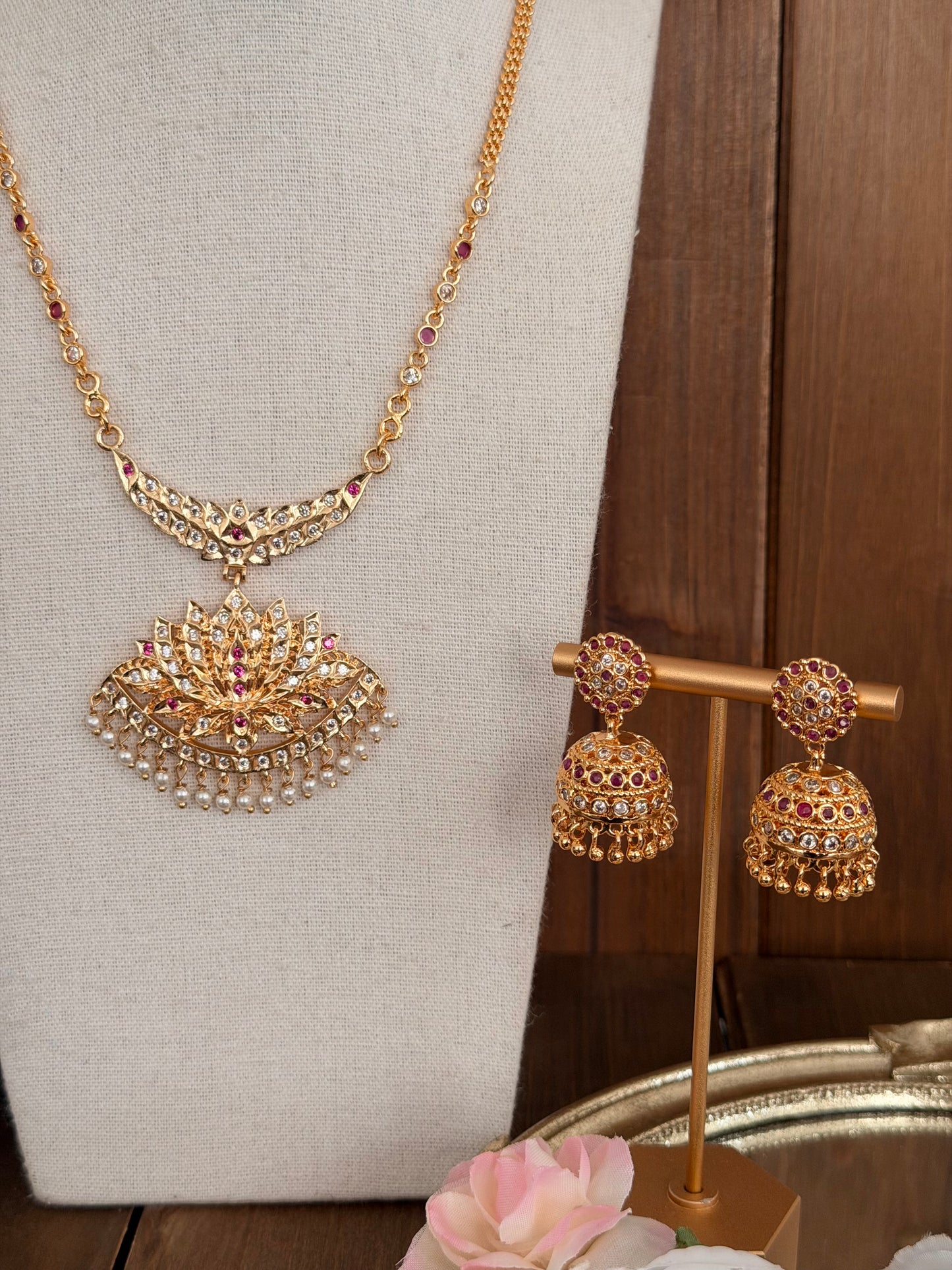 Impoun Necklace Set