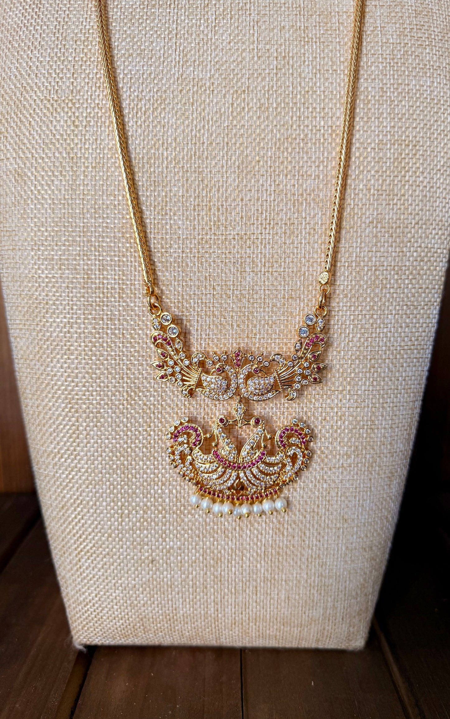Impoun Swan Pathakam Necklace