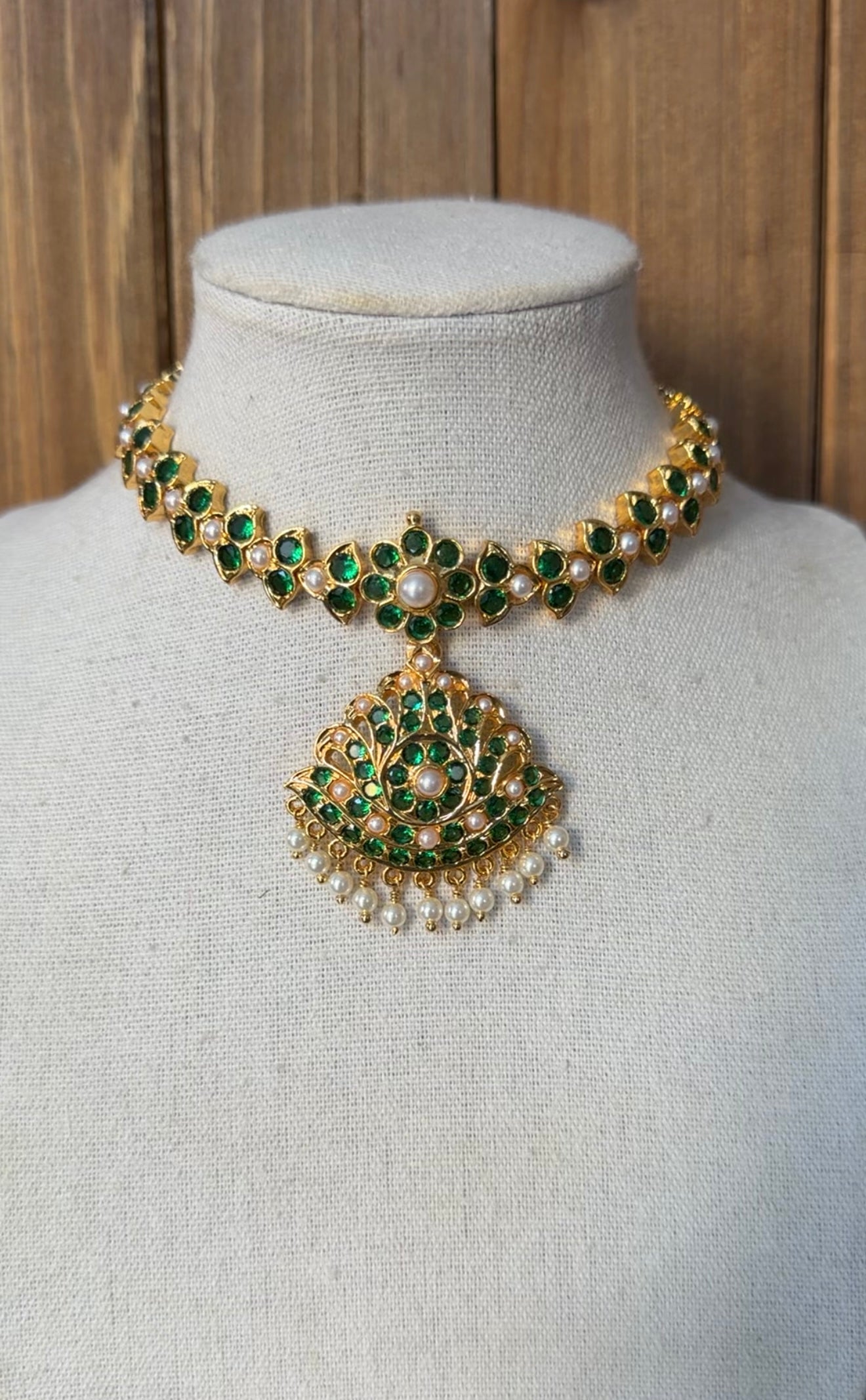 Green Impoun Necklace Set