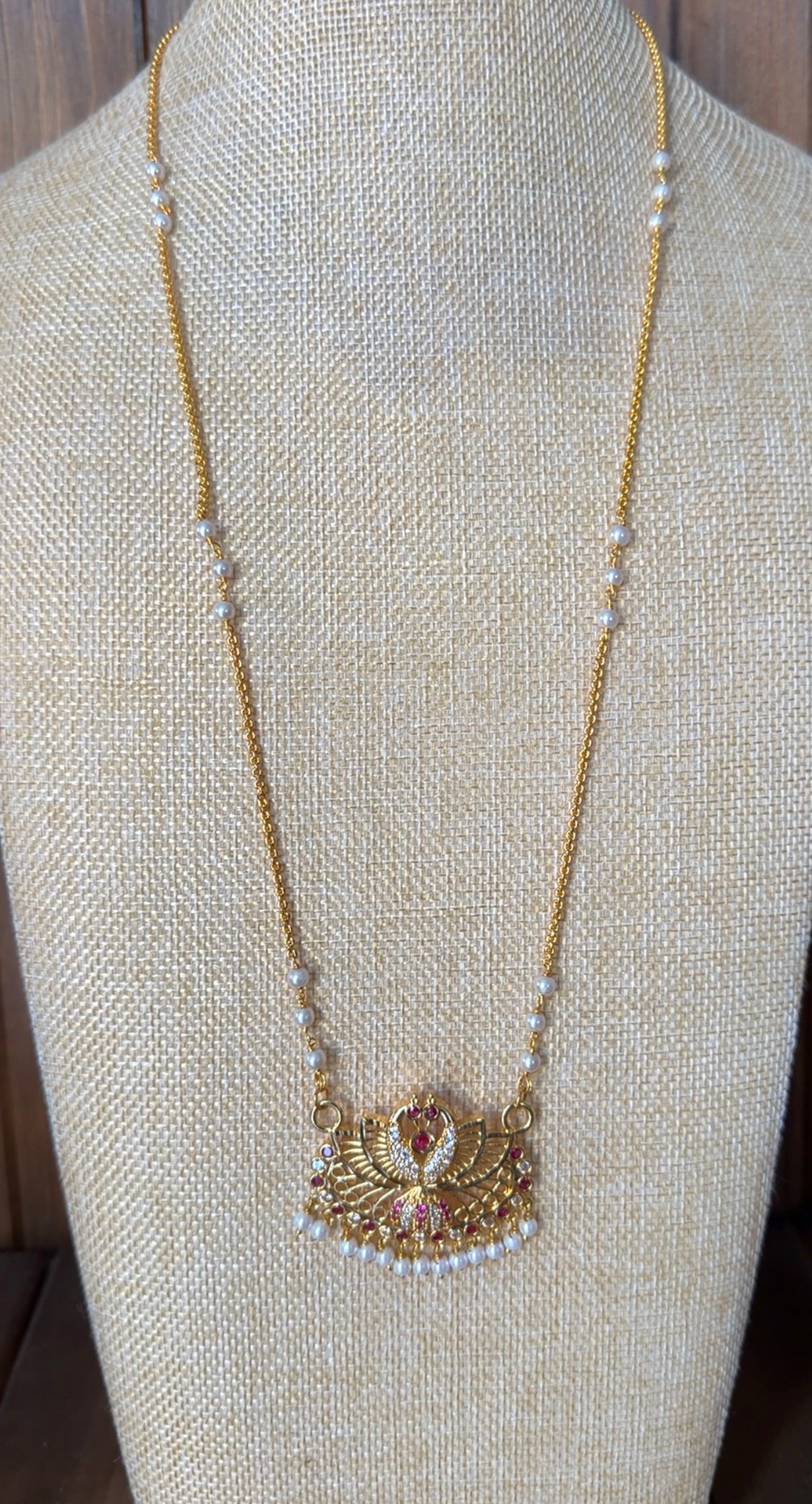 Impoun Swan Pathakam Necklace