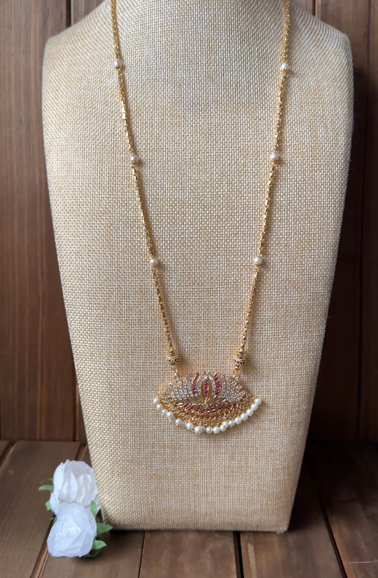 Impoun Pathakam Necklace