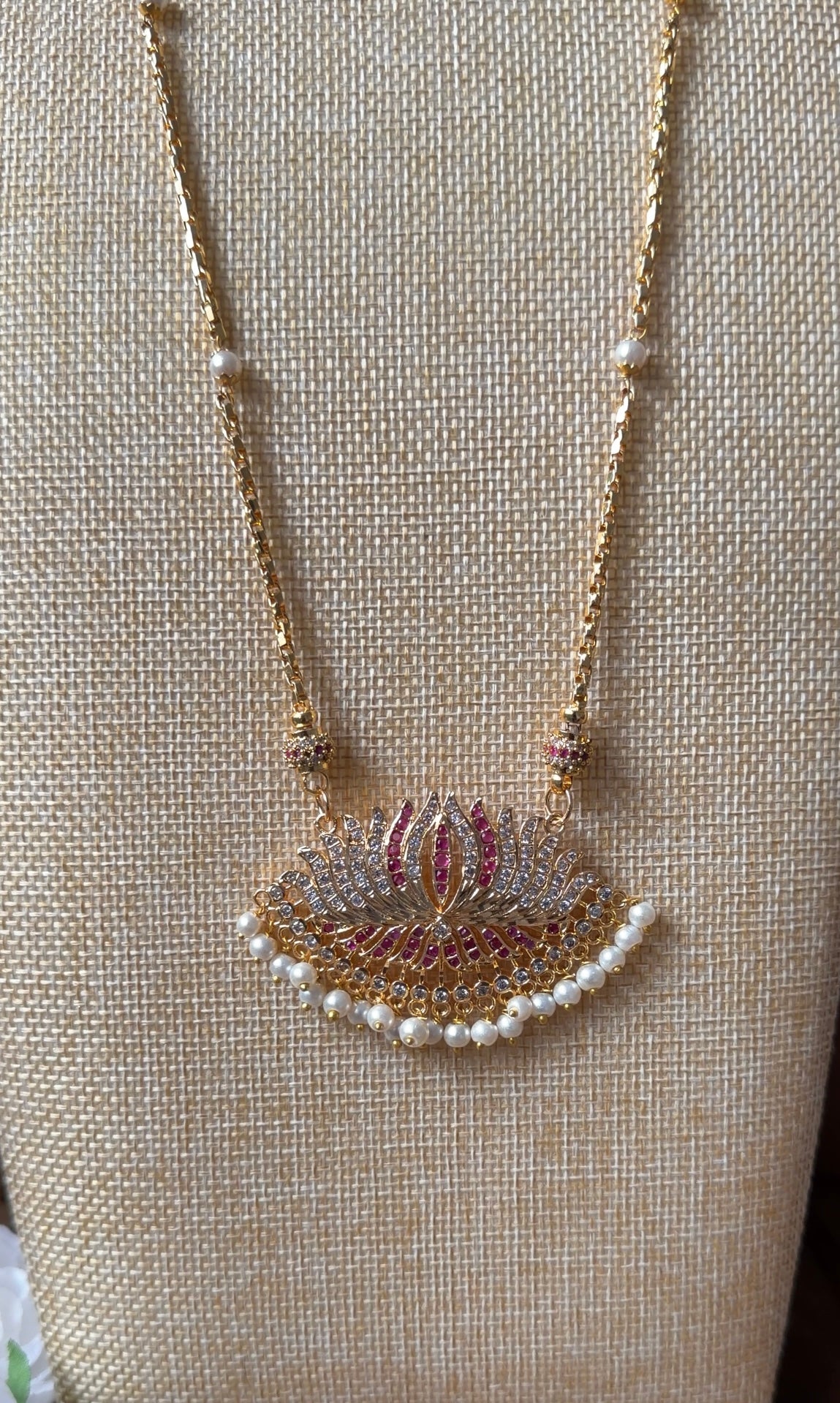 Impoun Pathakam Necklace