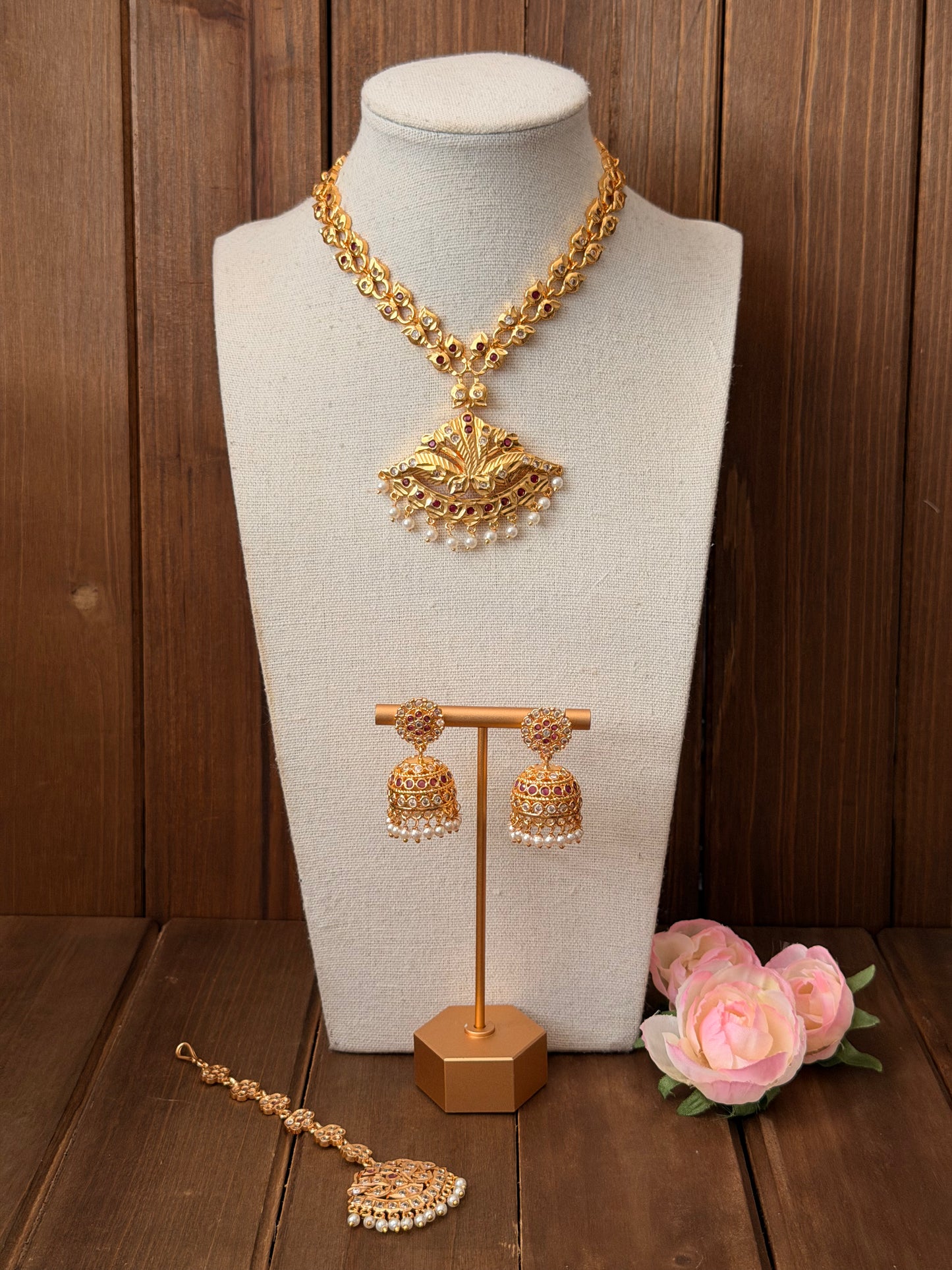 Impoun necklace and earring set