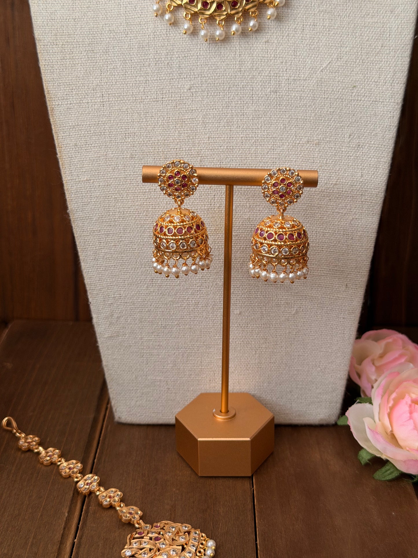 Impoun necklace and earring set