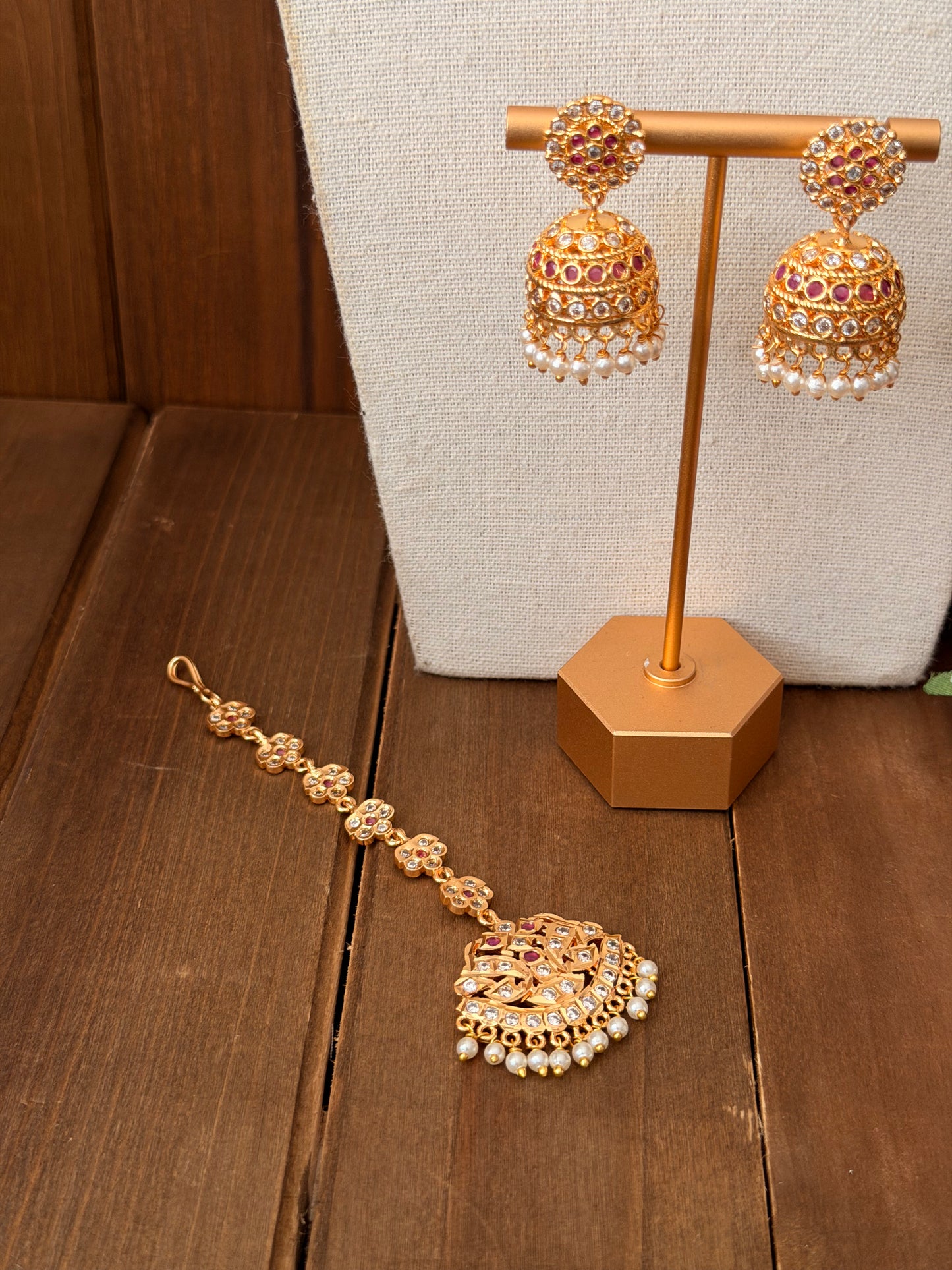 Impoun necklace and earring set
