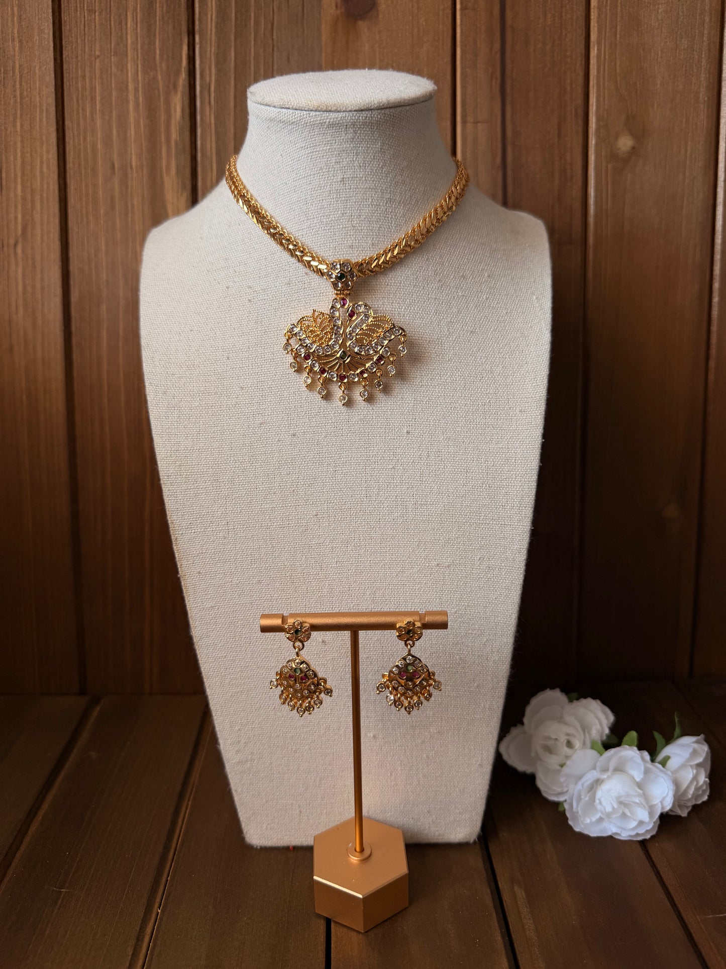 Impoun Swan Necklace Set