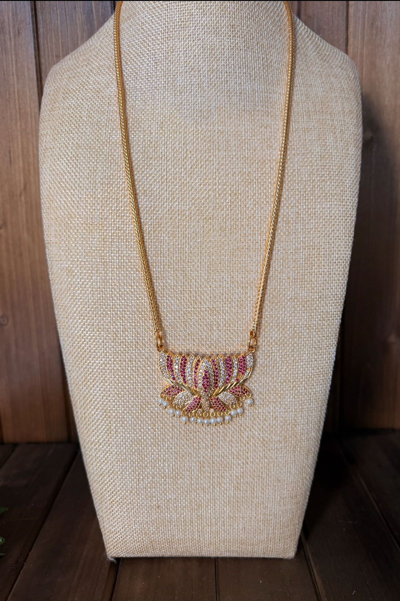 Impoun Lotus Pathakam Necklace