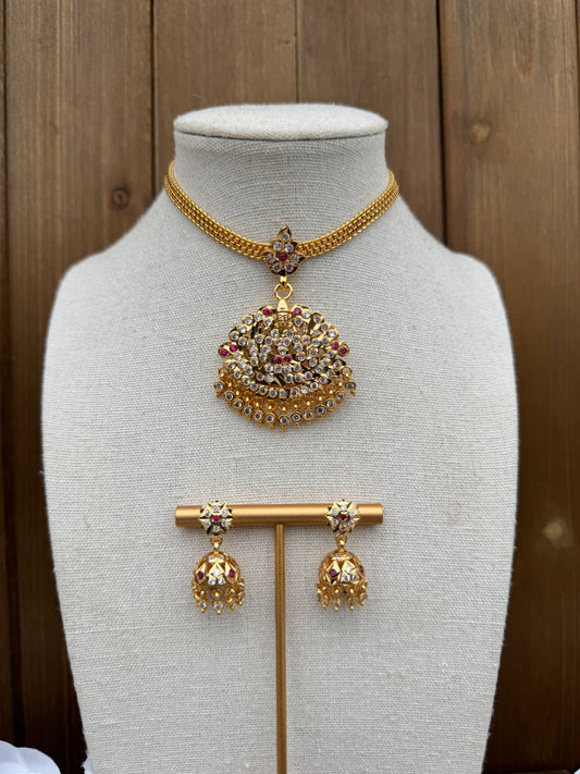 Impoun Necklace Set