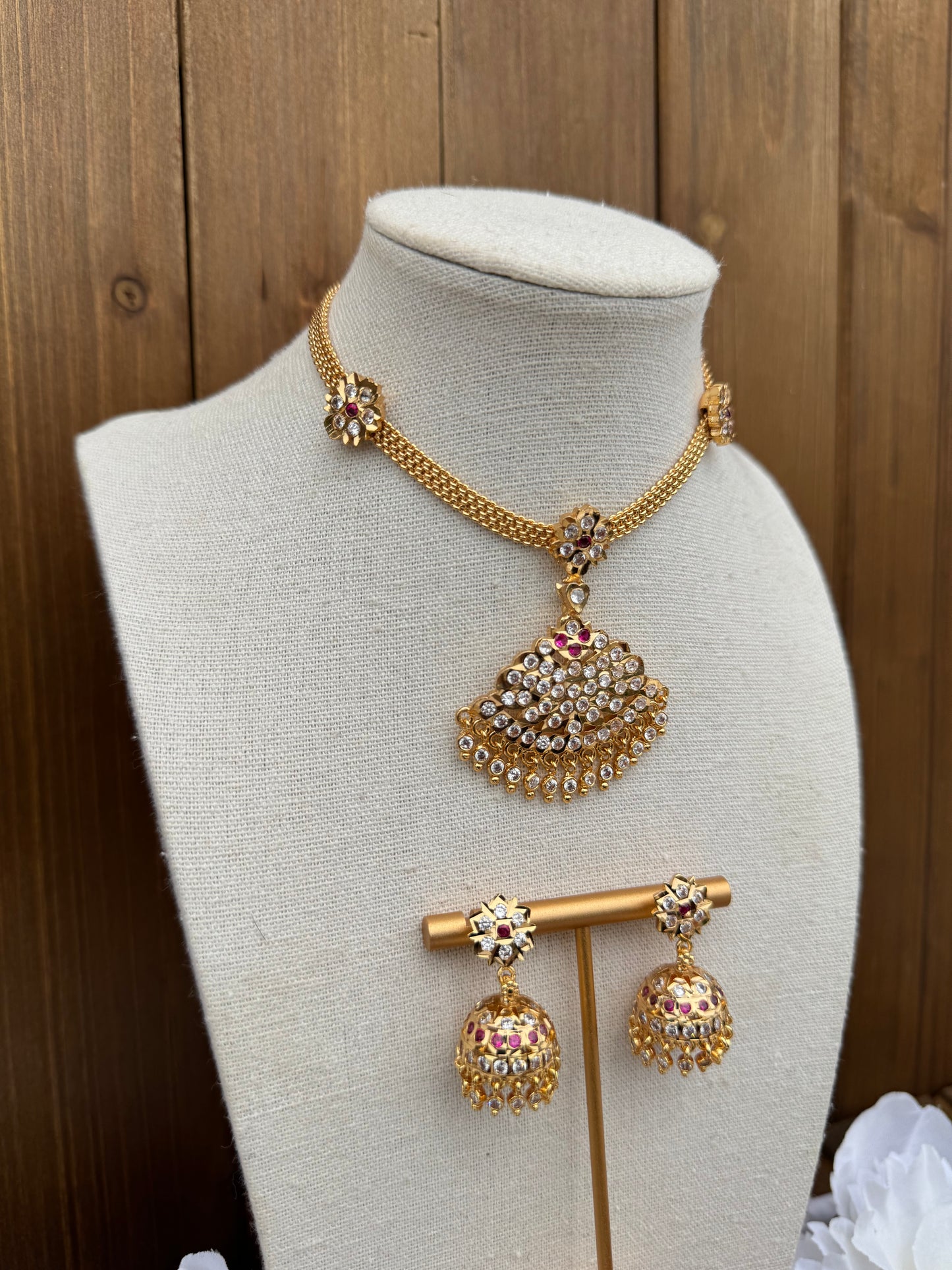 Impoun Necklace Set