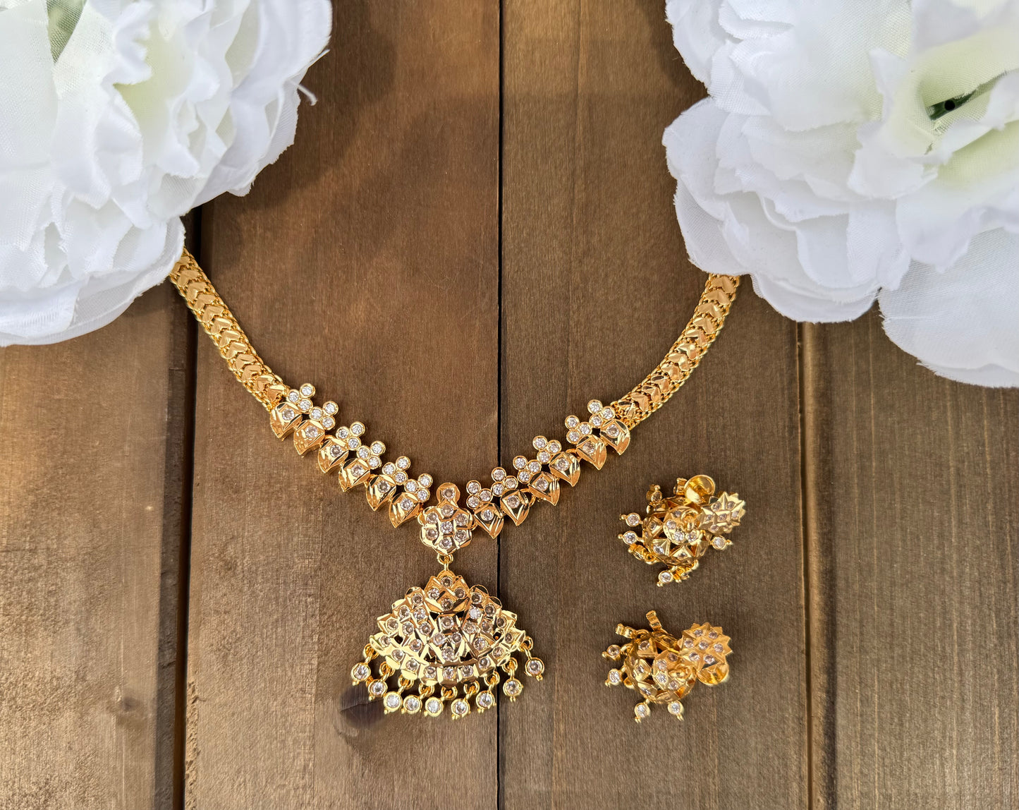 Impoun Necklace Set
