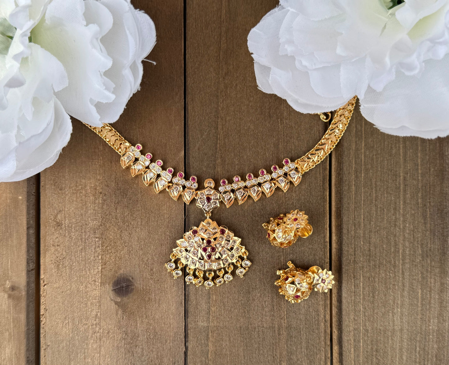 Impoun Necklace Set