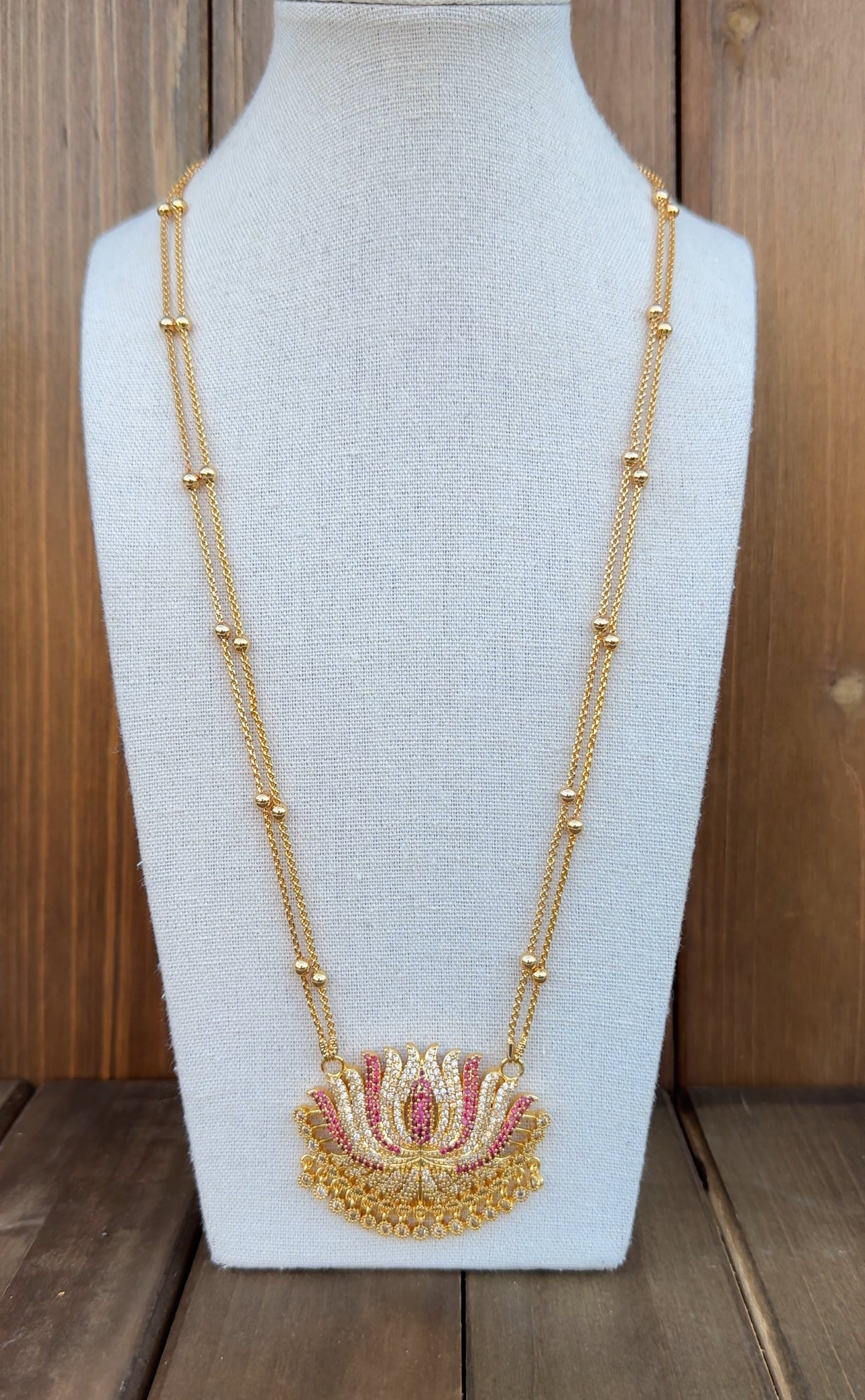 Lotus Long Impoun Necklace Set