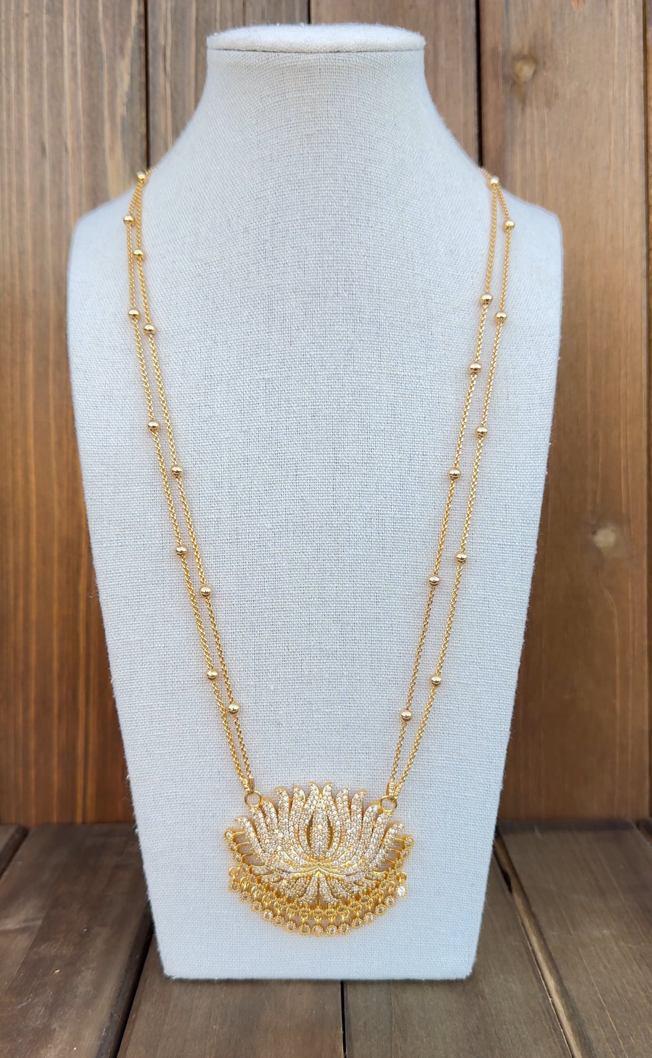 Lotus Long Impoun Necklace Set