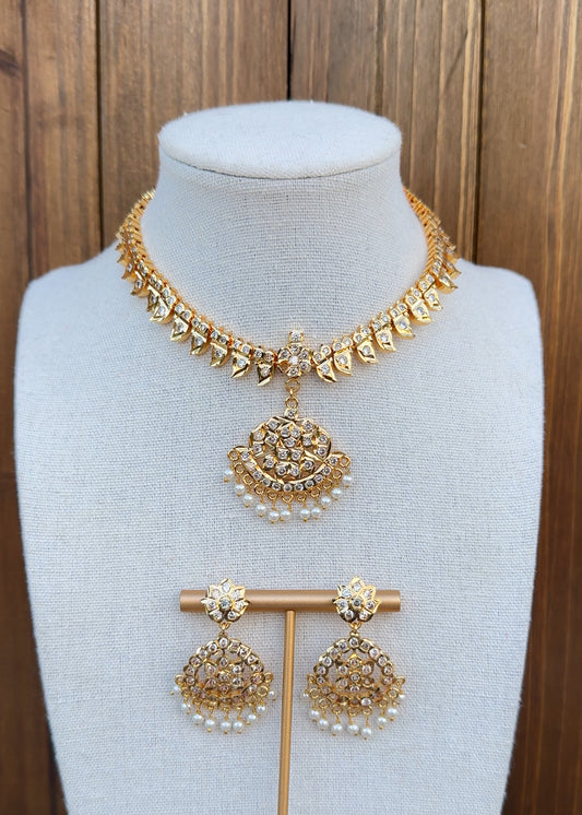 Impoun Necklace Set