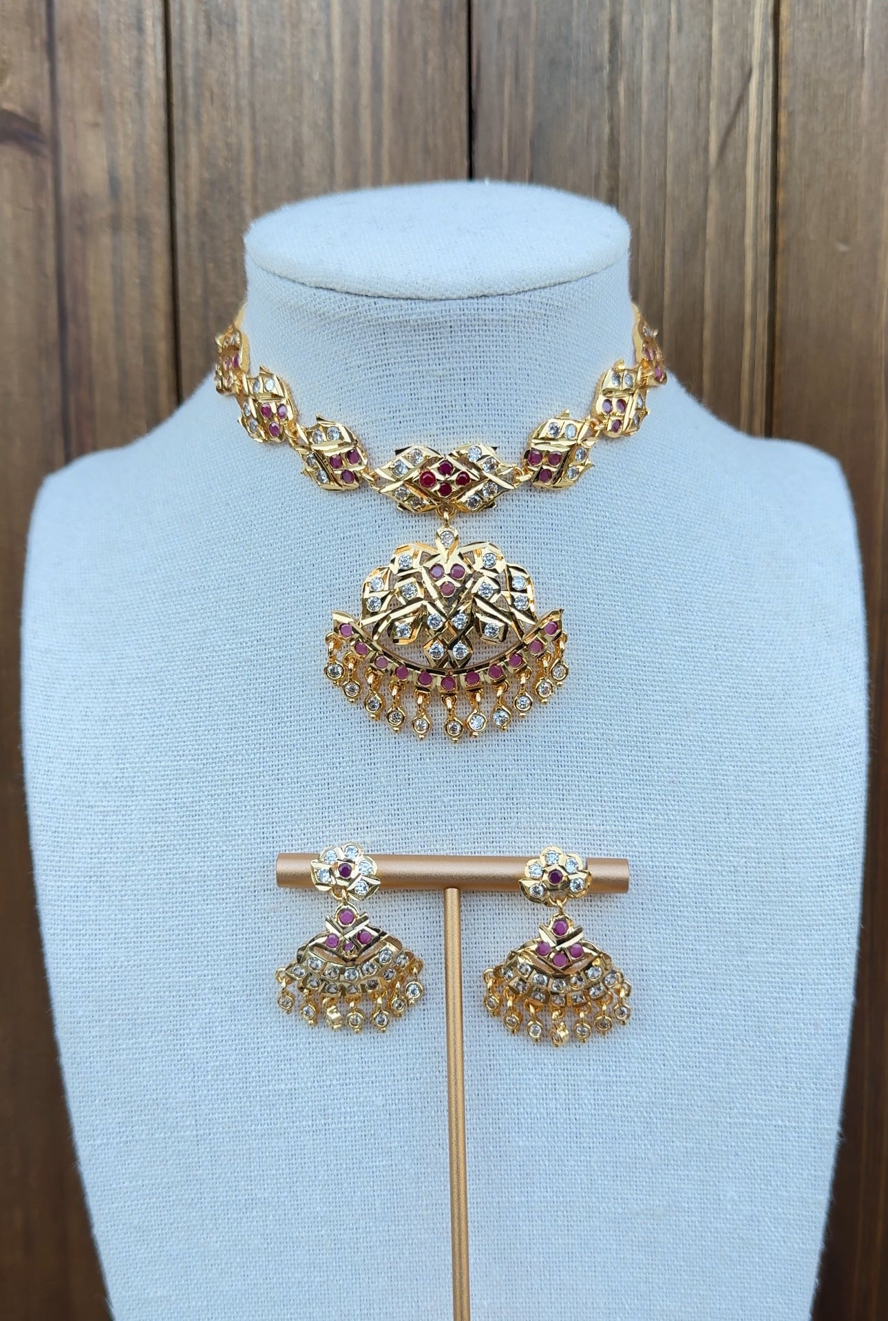 Impoun Necklace Set